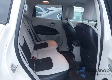 2018 Jeep Compass Latitude 4X4 z USA, uszkodzony, nr VIN 3C4NJDBB7JT112064